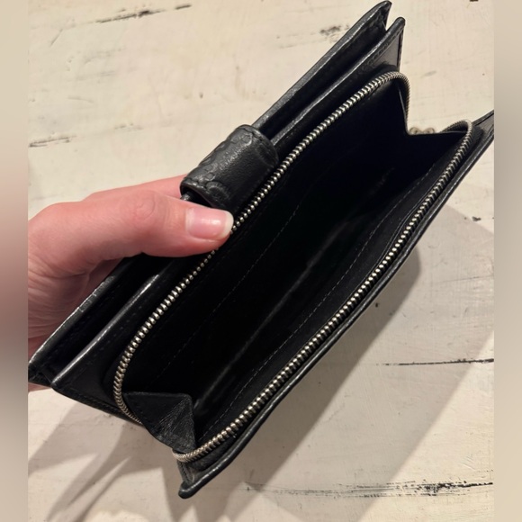 Gucci Black Embossed Wallet - Picture 9 of 10